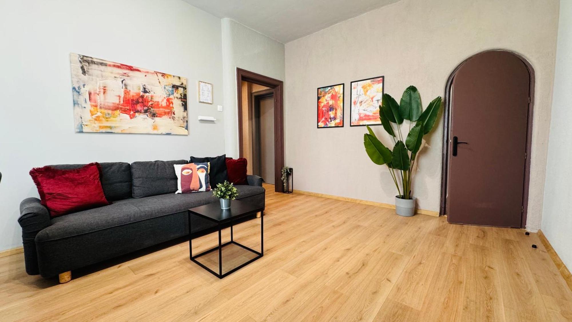 Ideal Home - Spacious & Modern Accommodation Near Unirii Square 부쿠레슈티 객실 사진