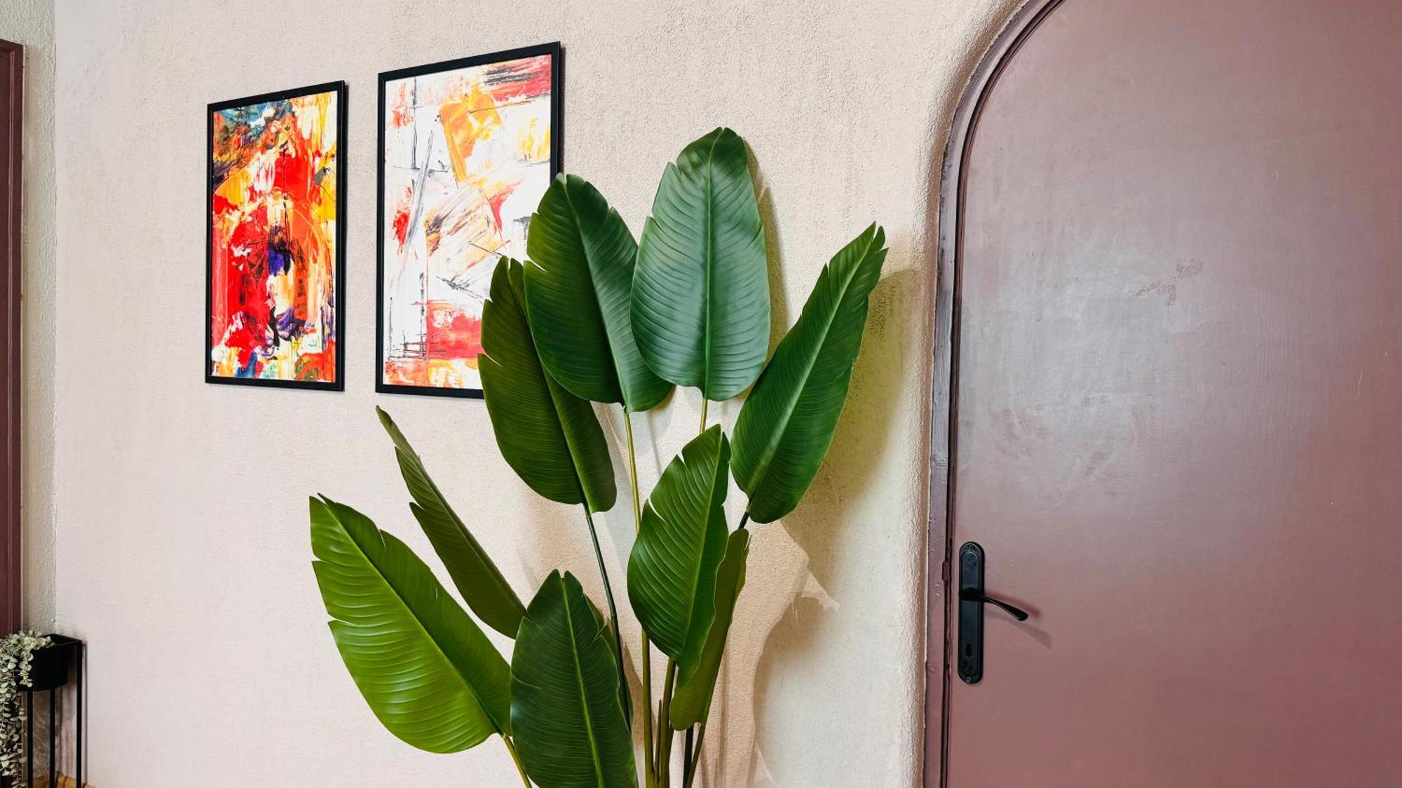 Ideal Home - Spacious & Modern Accommodation Near Unirii Square 부쿠레슈티 객실 사진