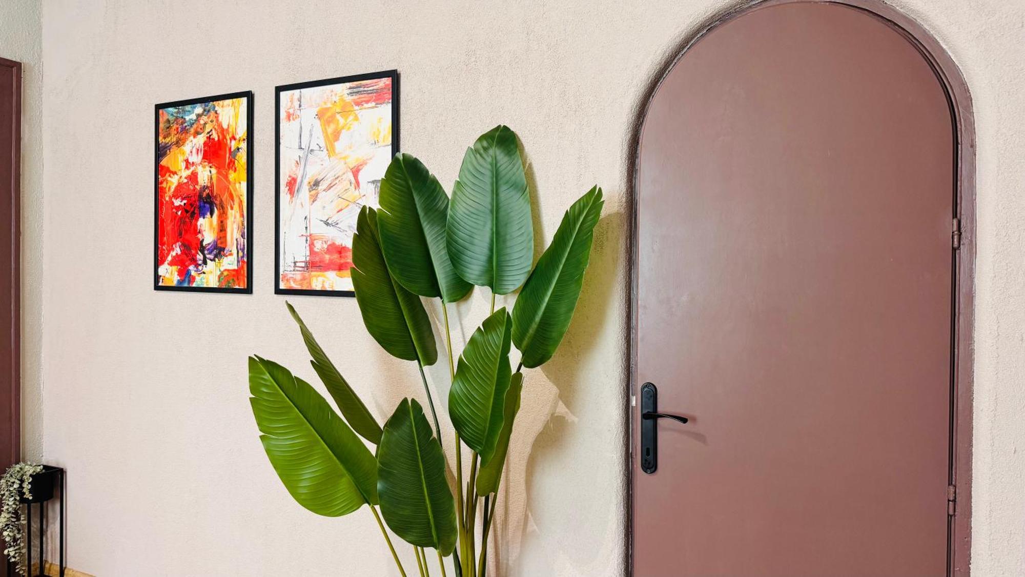 Ideal Home - Spacious & Modern Accommodation Near Unirii Square 부쿠레슈티 객실 사진