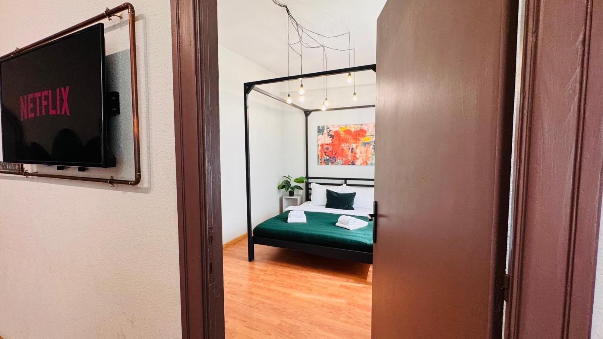 Ideal Home - Spacious & Modern Accommodation Near Unirii Square 부쿠레슈티 객실 사진