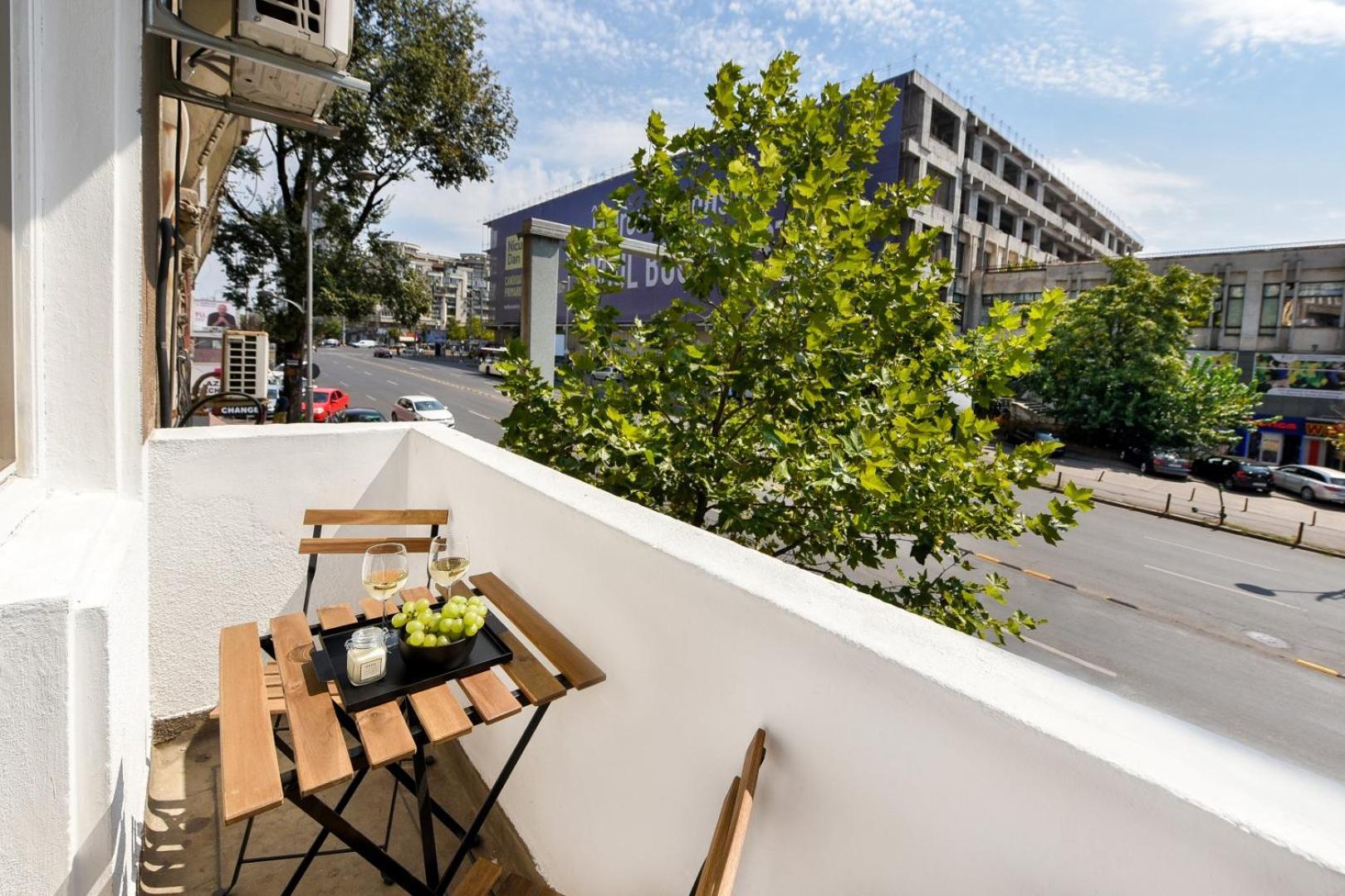 Ideal Home - Spacious & Modern Accommodation Near Unirii Square 부쿠레슈티 외부 사진