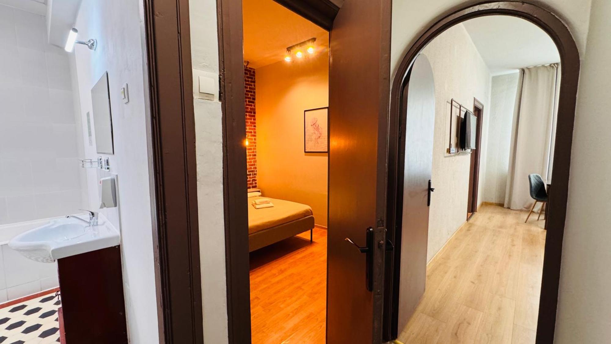 Ideal Home - Spacious & Modern Accommodation Near Unirii Square 부쿠레슈티 객실 사진
